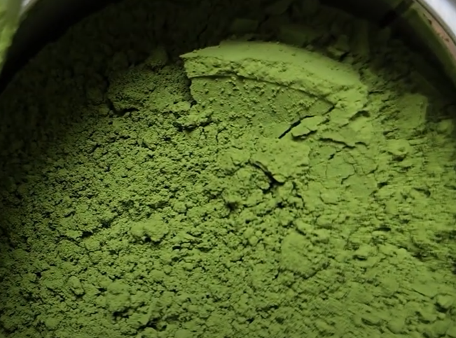 Milia Matcha Cérémonie Cerise, la couleur de la poudre à sec