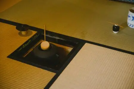 Meilleur coffret Matcha 2026 pour déguster comme au Japon! 3 Accessoires traditionnels cérémonie matcha japonaise : bol Chawan céramique, fouet Chasen bambou et cuillère Chashaku