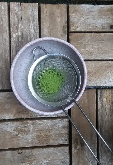 Kamitsujien Kagayaki, la couleur de la poudre à sec