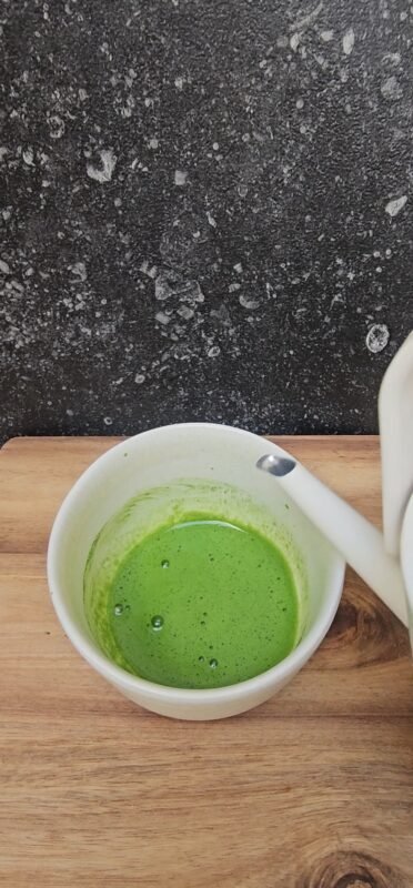 Bol de matcha Unkaku Marukyu Koyamaen préparé