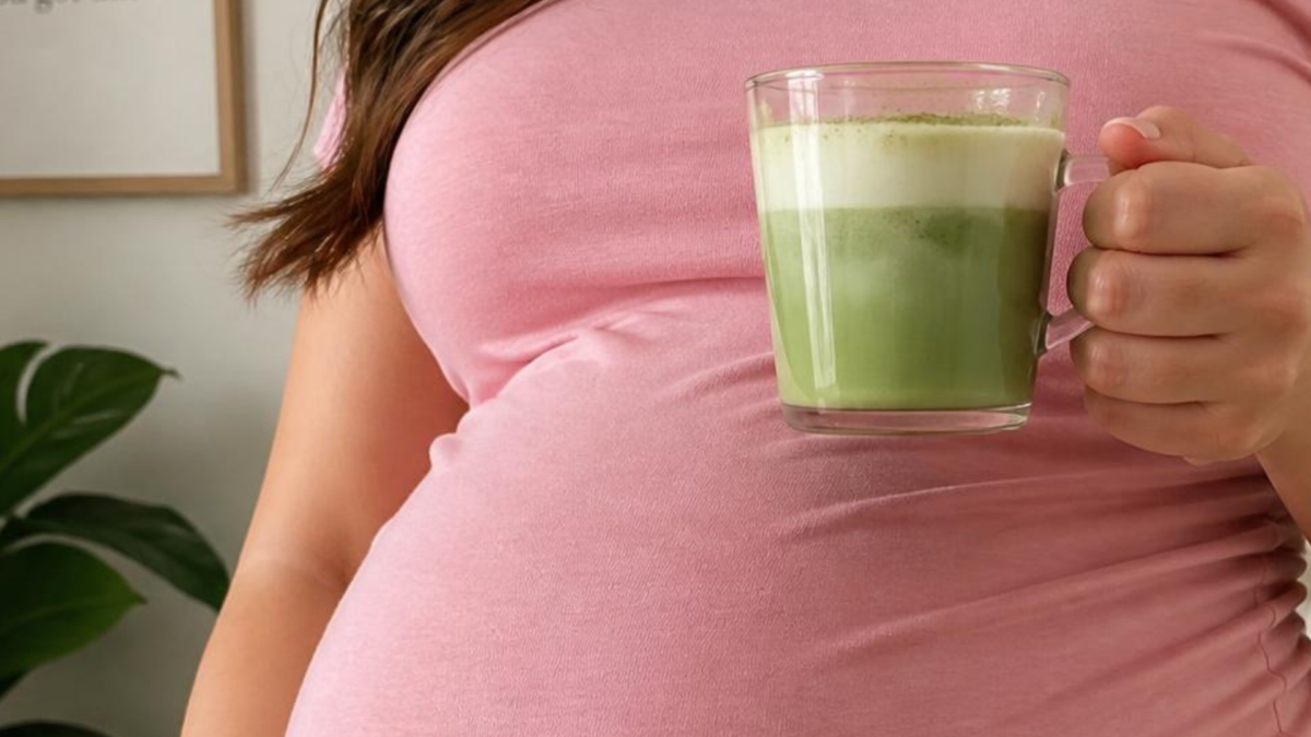 Matcha enceinte : combien de tasses, quels risques et quelles précautions ?