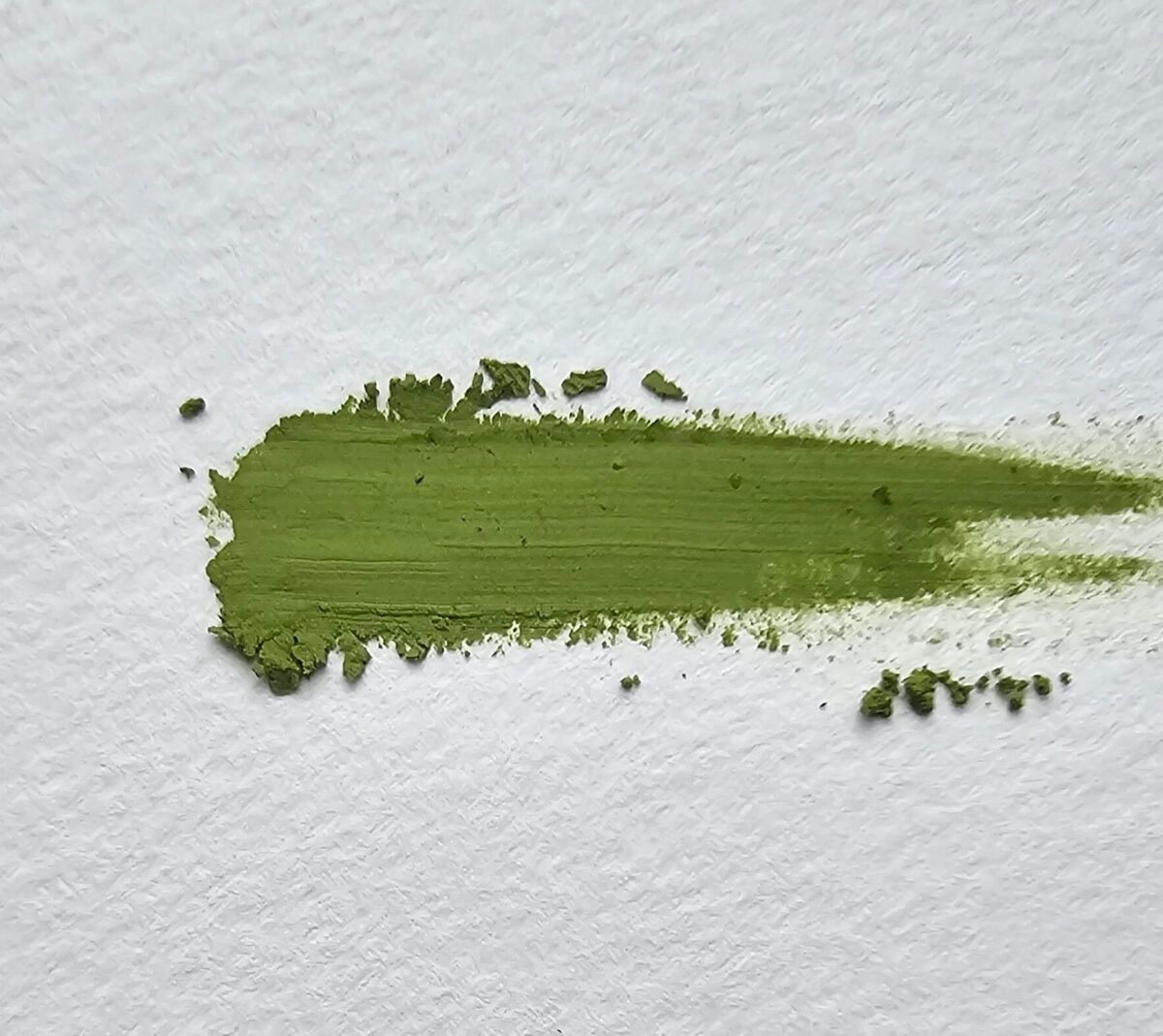 Trait de poudre de matcha étalé, l'enquête TheMatcha.fr