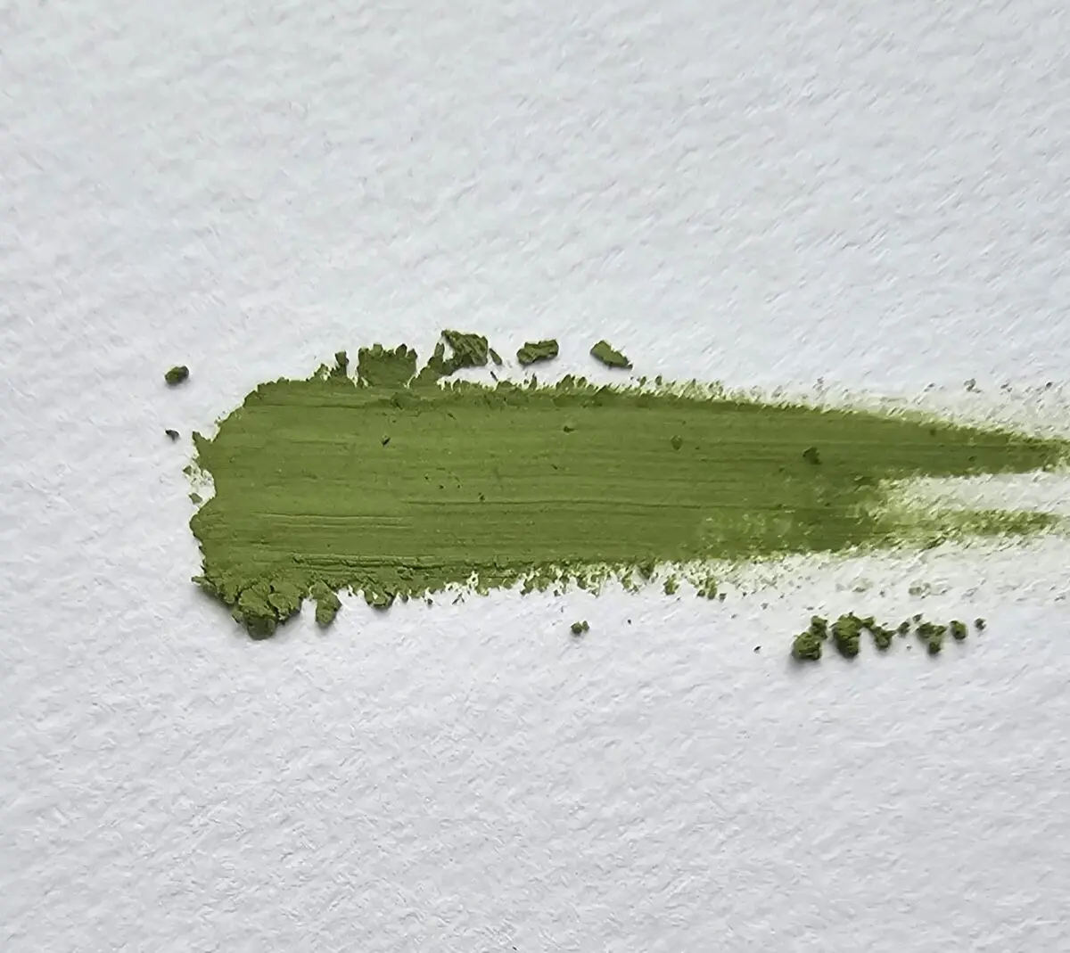 Trait de poudre de matcha étalé, l'enquête TheMatcha.fr